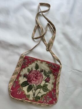 Vintage Floral Needlepoint Tapestry Crossbody Bag – Cottagecore Rose Purse